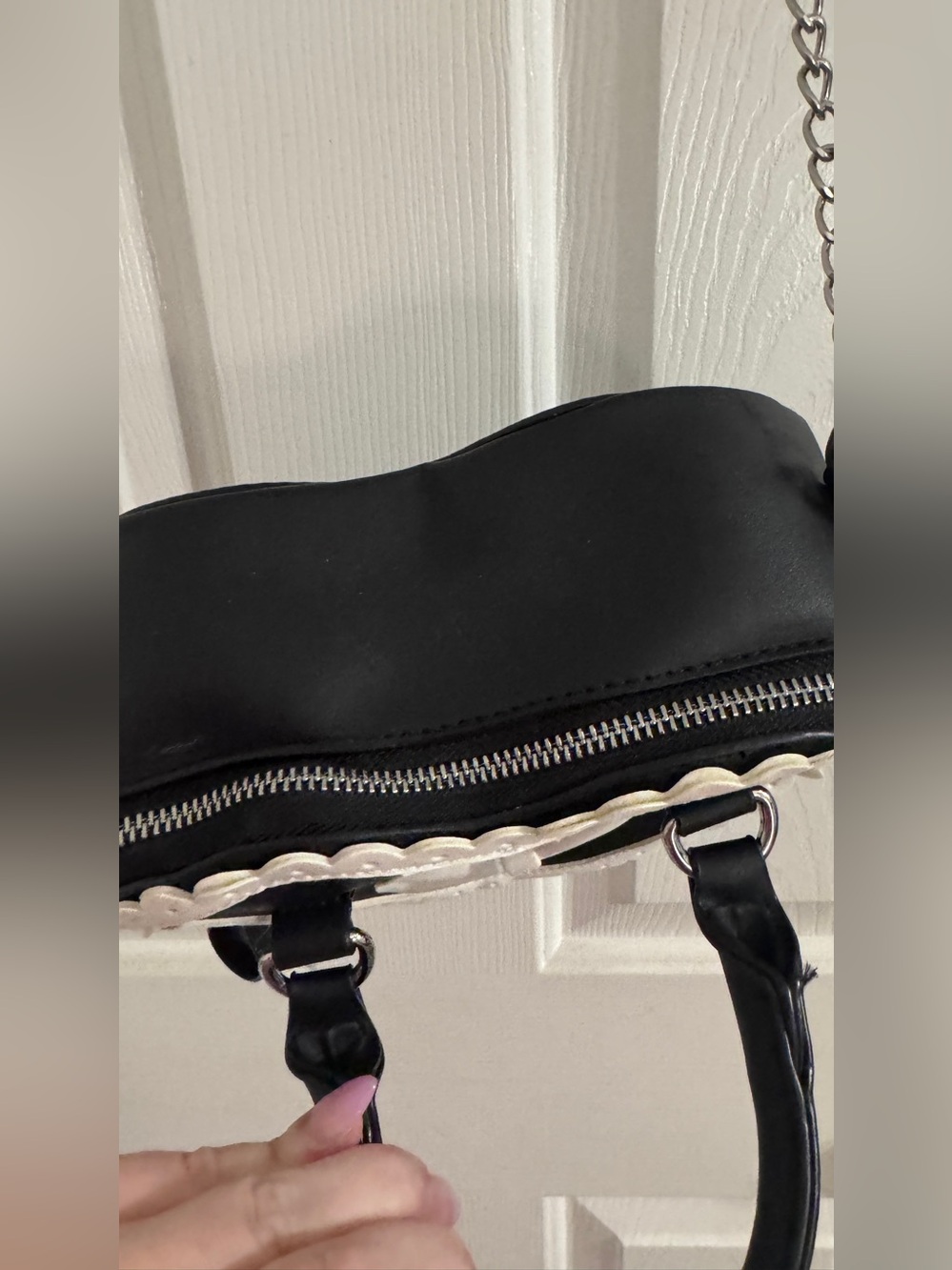 Like New Hot Topic Black & White Heart Bow Mini Kawaii Ruffle Handbag - Picture 3 of 6
